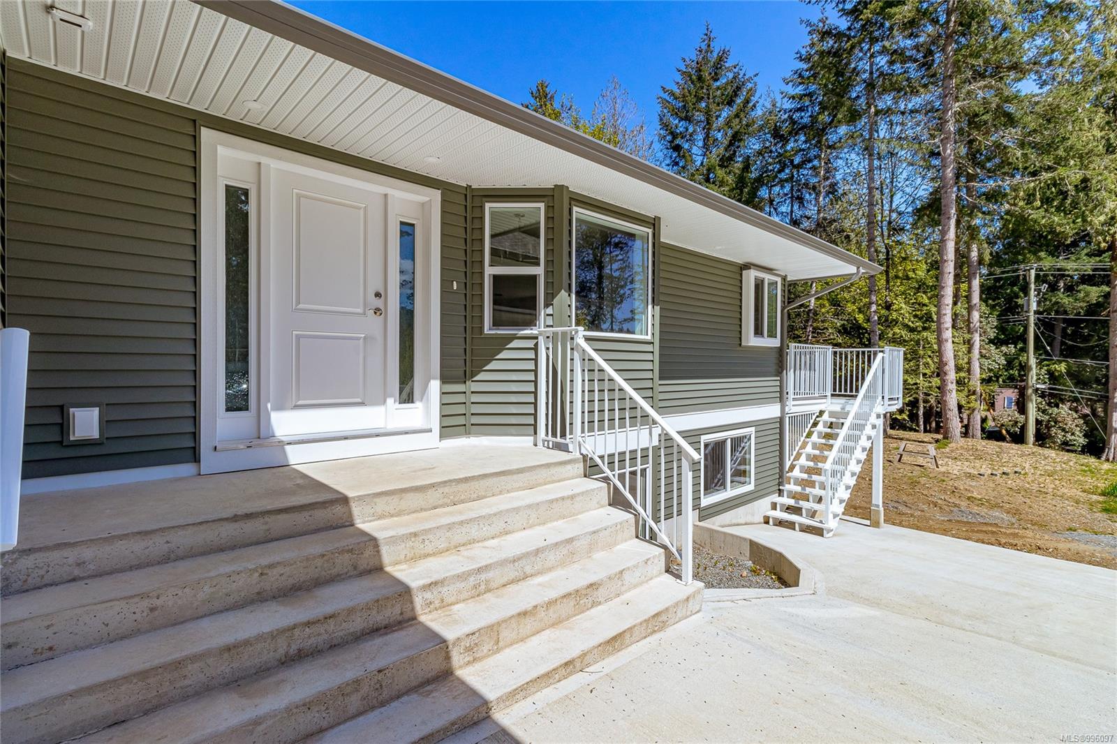 $1,015,000 - 2582 Shawnigan Lake Rd<br>British Columbia, V0R 2W0