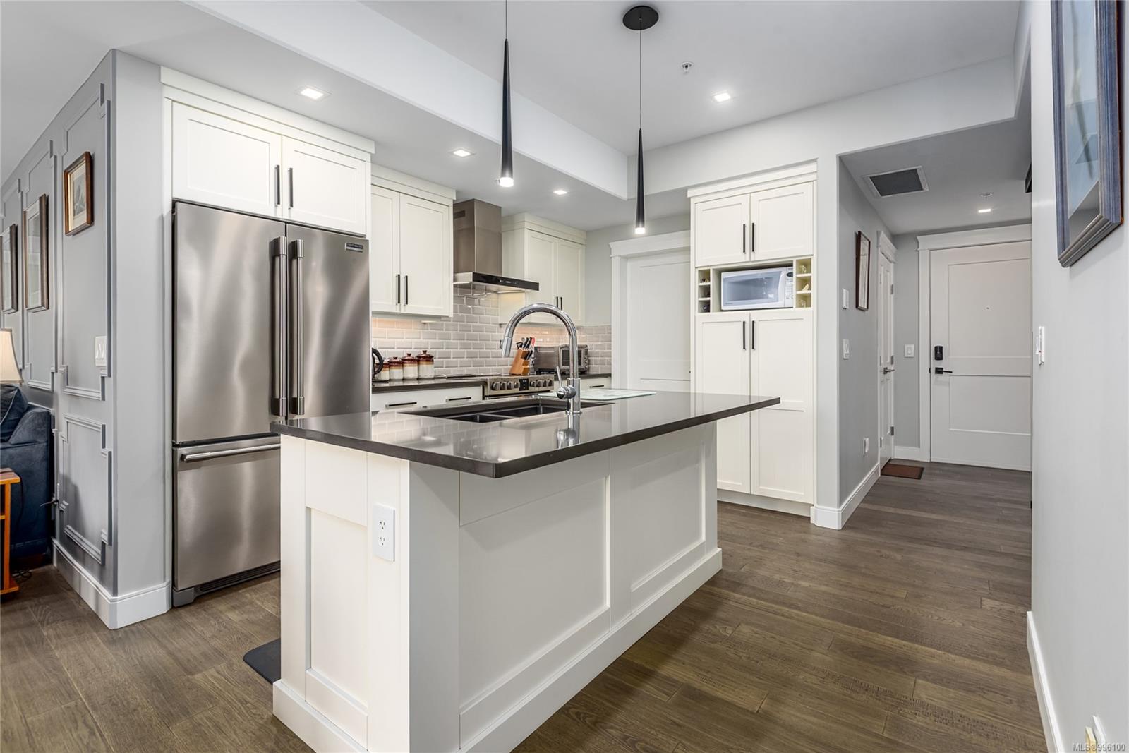 $779,000 - 1700 Balmoral Ave<br>British Columbia, V9M 2N1