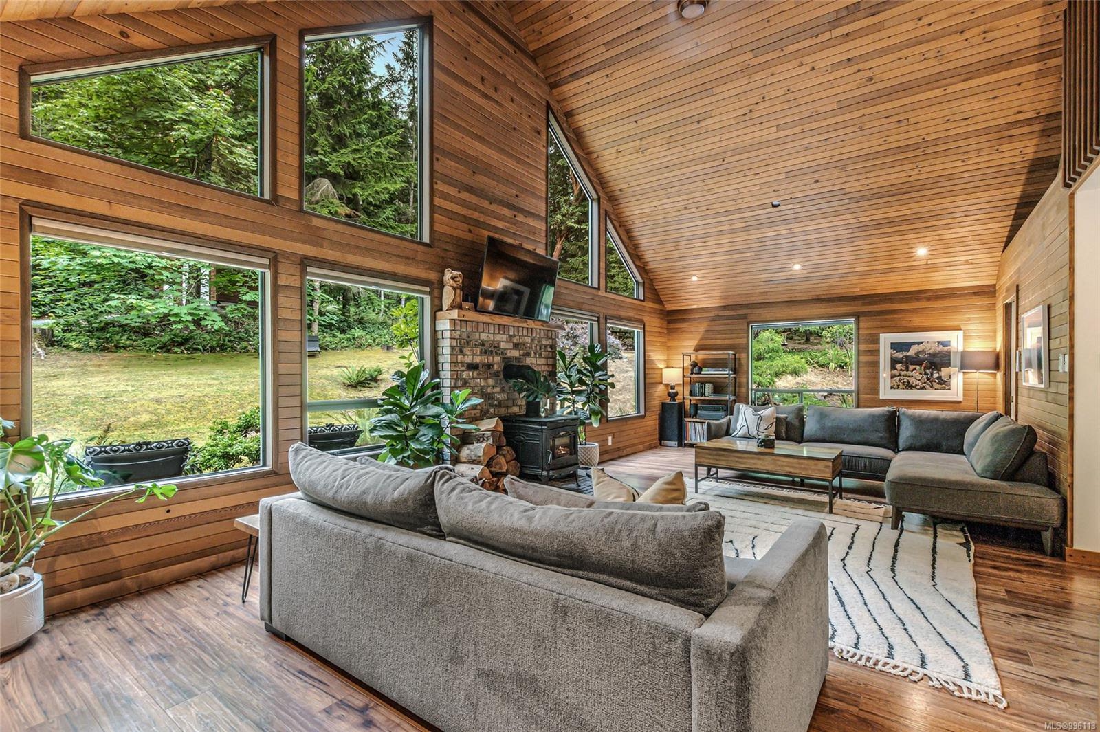 $1,325,000 - 4808 Aho Rd<br>British Columbia, V9G 1G8