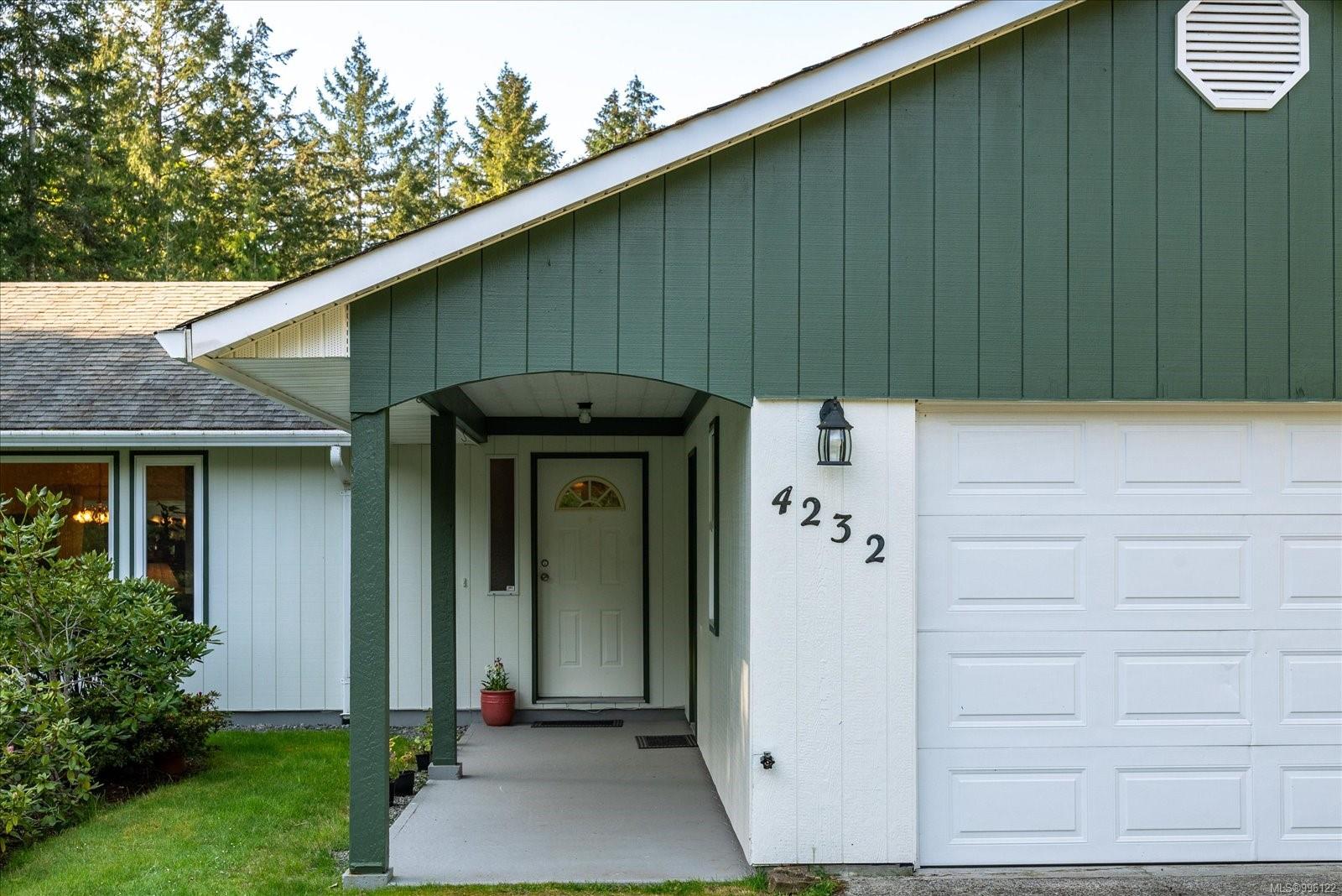 $1,029,000 - 4232 Filipana Rd<br>British Columbia, V9G 1G2