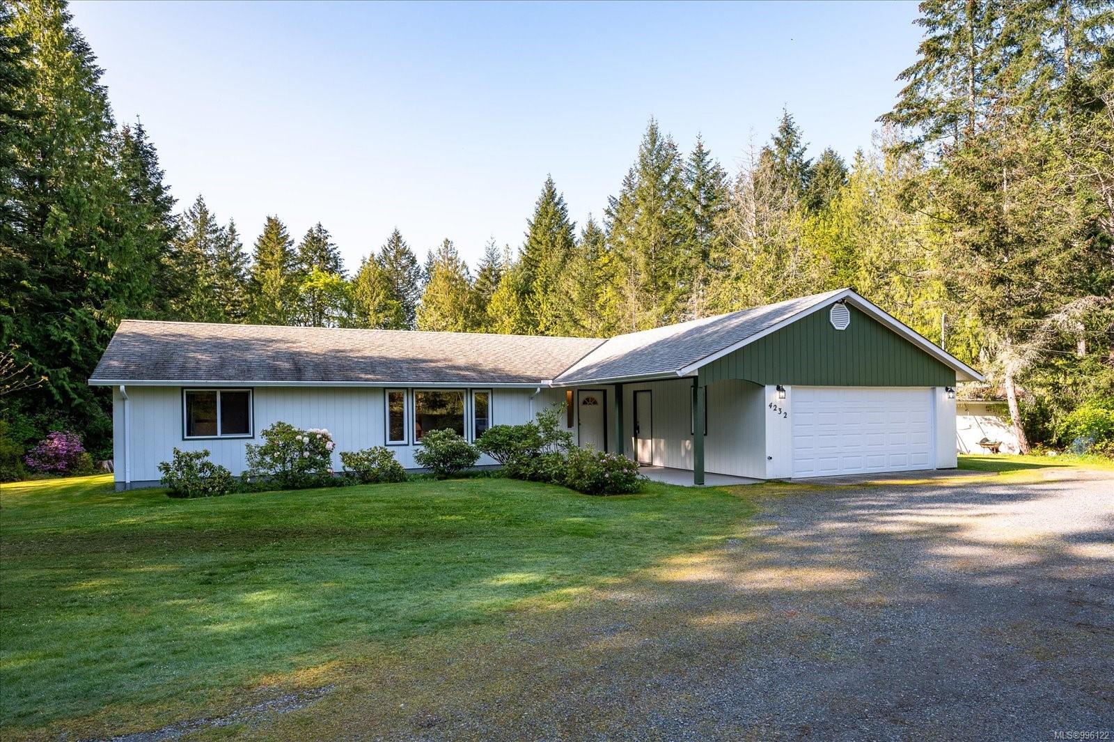$1,029,000 - 4232 Filipana Rd<br>British Columbia, V9G 1G2