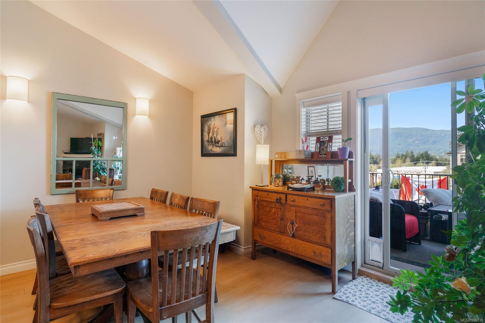 $489,000 - 2117 Meredith Rd<br>British Columbia, V9S 2N2