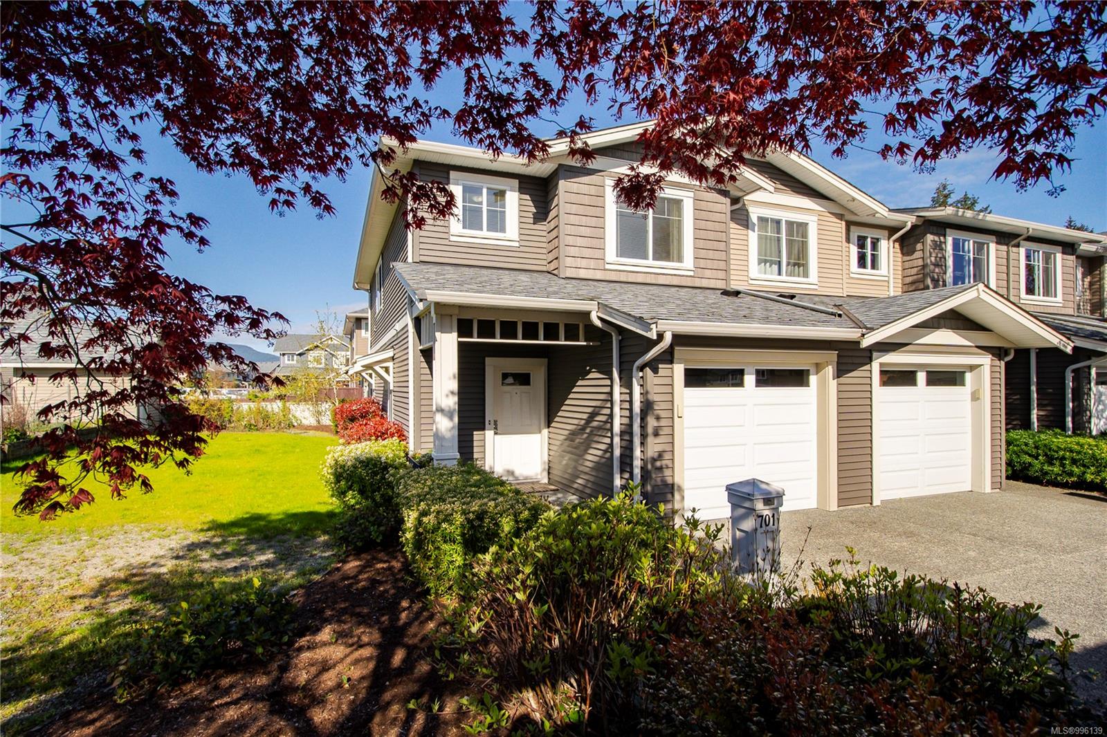 $589,000 - 1675 Crescent View Dr<br>British Columbia, V9S 0A8