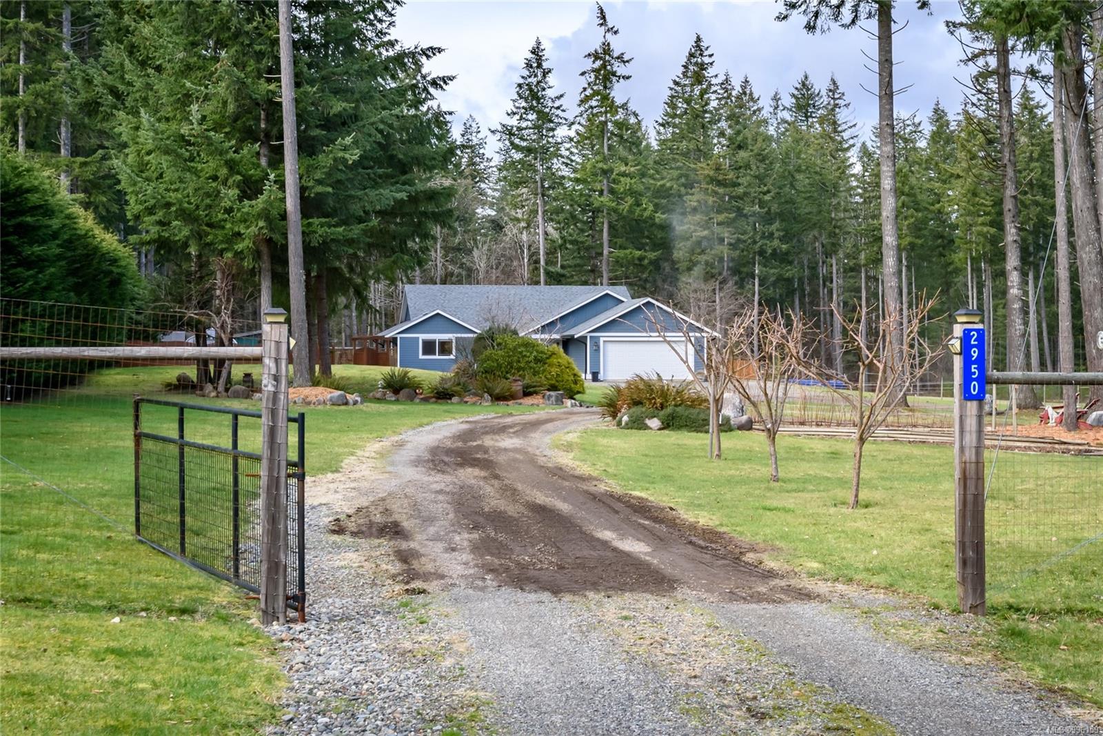 $1,575,000 - 2950 Edwin Pl<br>British Columbia, V9J 1Y7