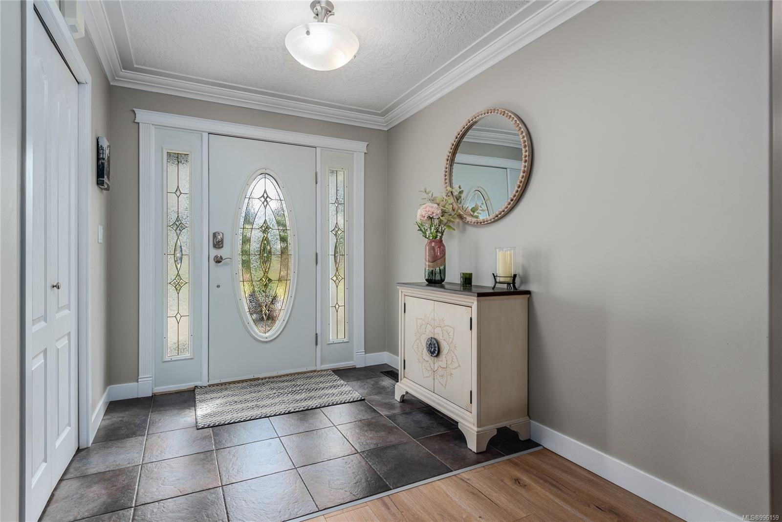 $1,575,000 - 2950 Edwin Pl<br>British Columbia, V9J 1Y7