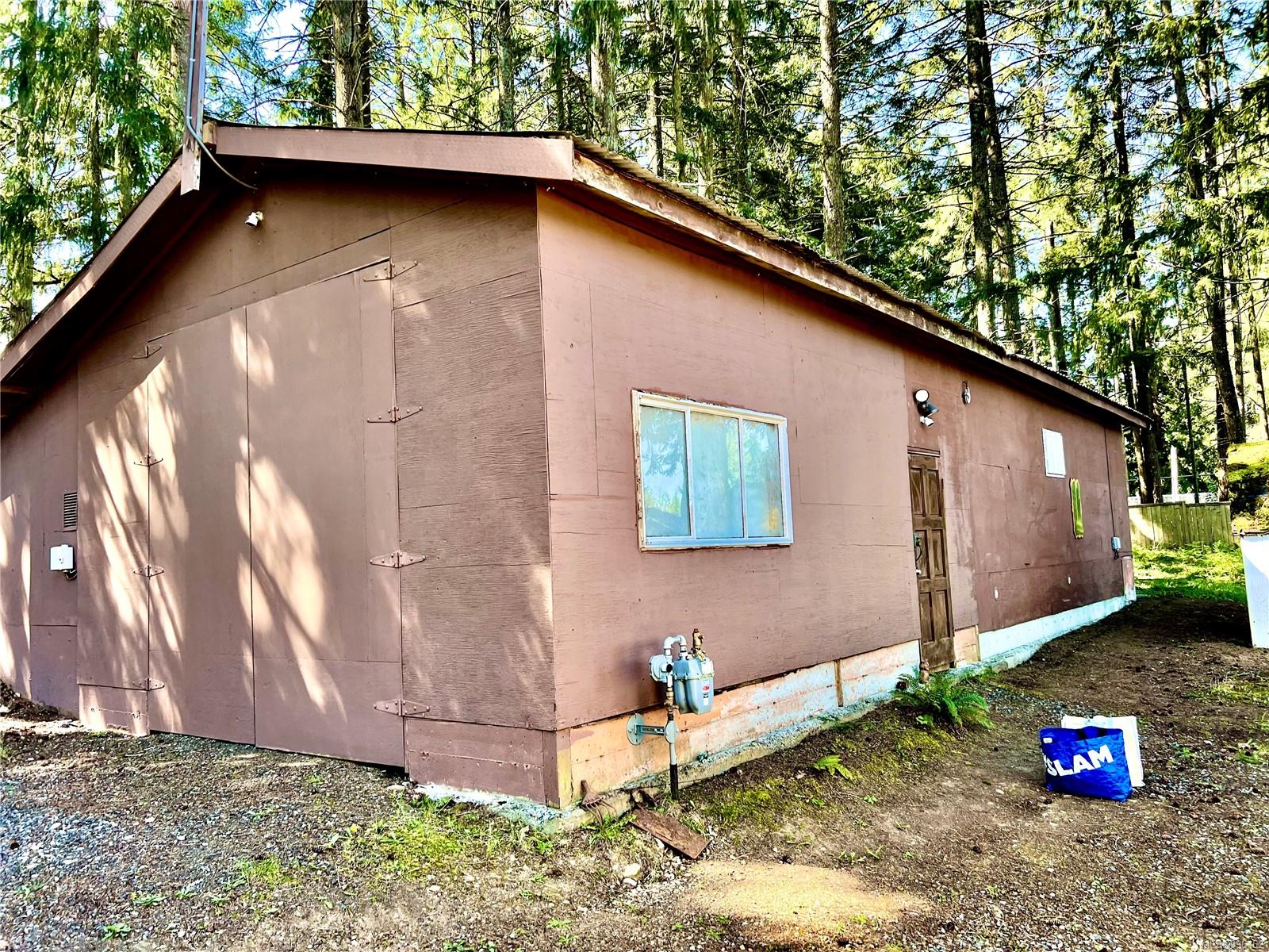 $939,000 - 5508 Godfrey Rd<br>British Columbia, V9T 2J3