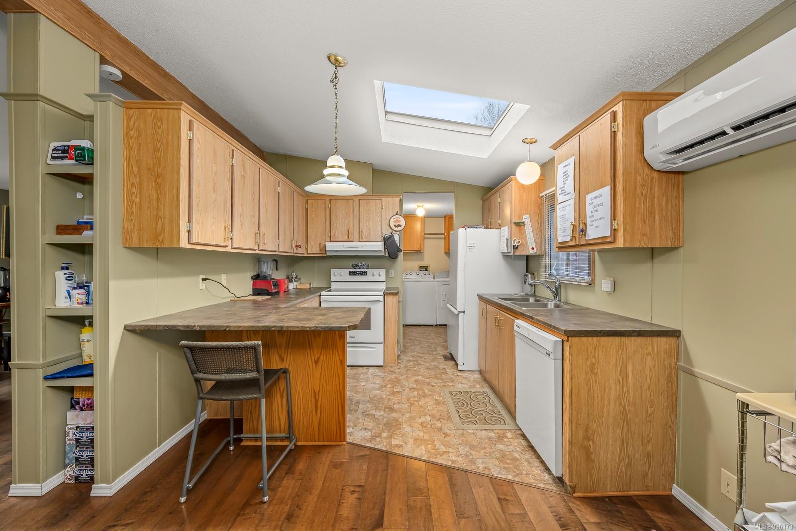 $330,000 - 2140 20th St<br>British Columbia, V9N 2G6