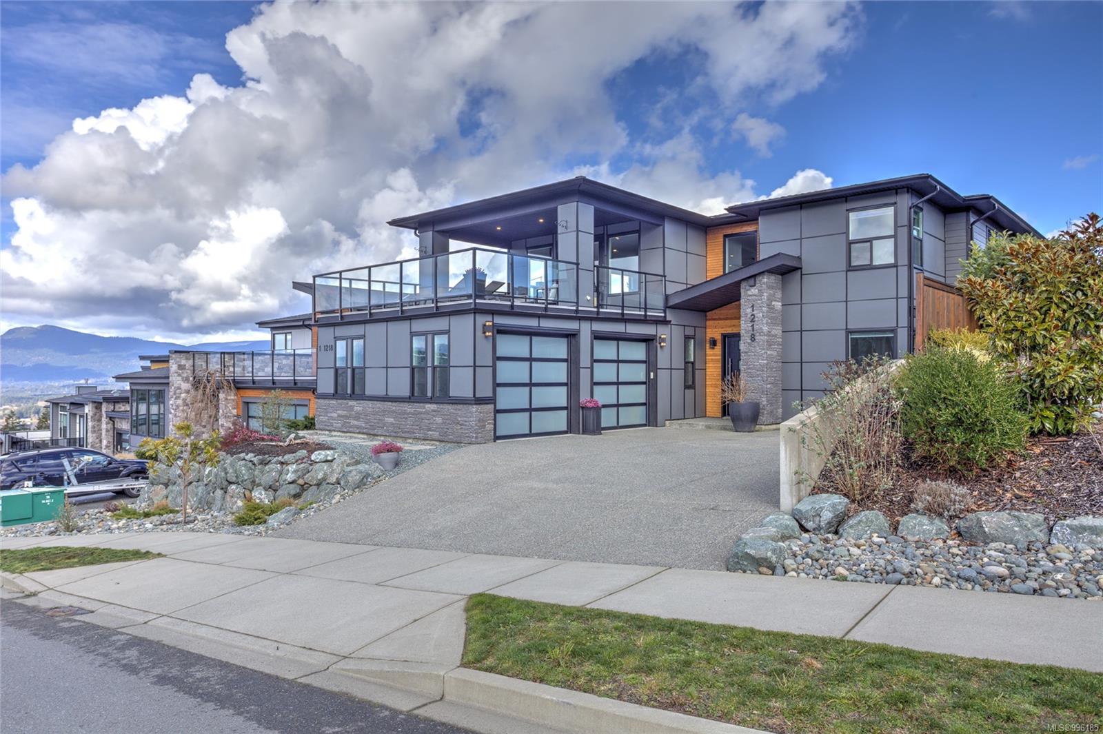 $1,375,000 - 1218 Viewtop Rd<br>British Columbia, V9L 0H7