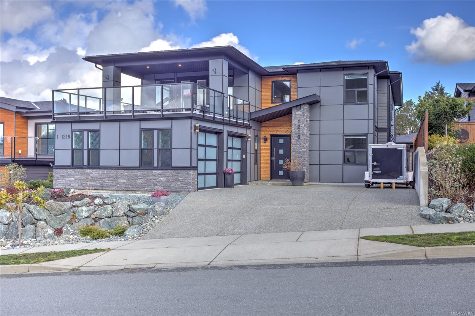 $1,375,000 - 1218 Viewtop Rd<br>British Columbia, V9L 0H7