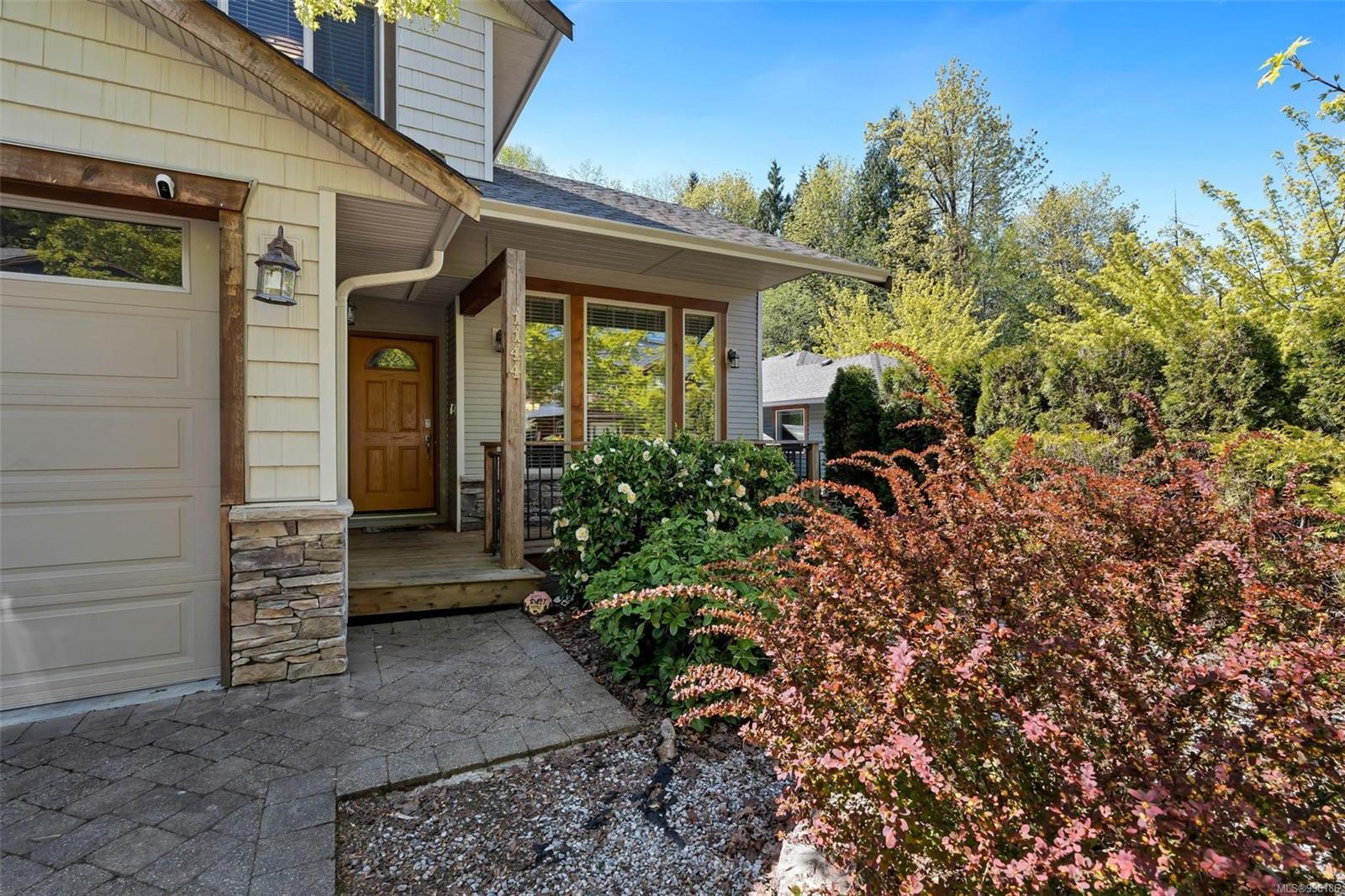 $865,000 - 1144 Gilson Pl<br>British Columbia, V9G 1A1