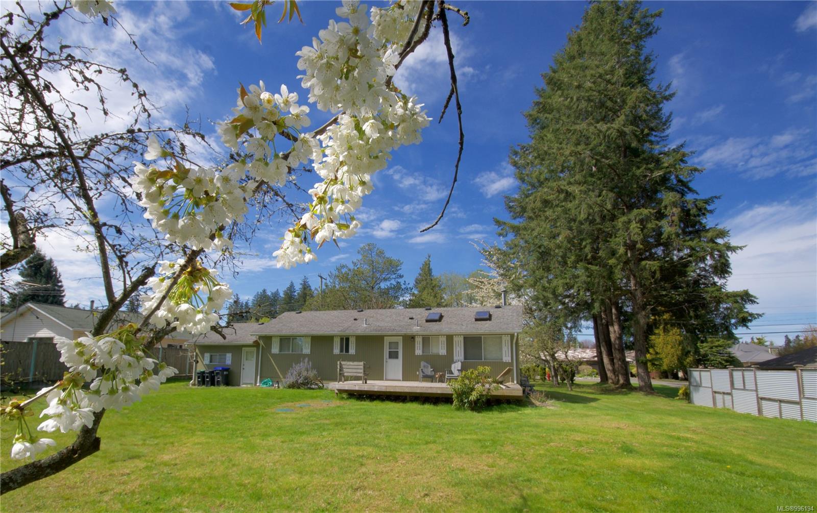 $888,000 - 603 Johnstone Rd<br>British Columbia, V9P 2A5