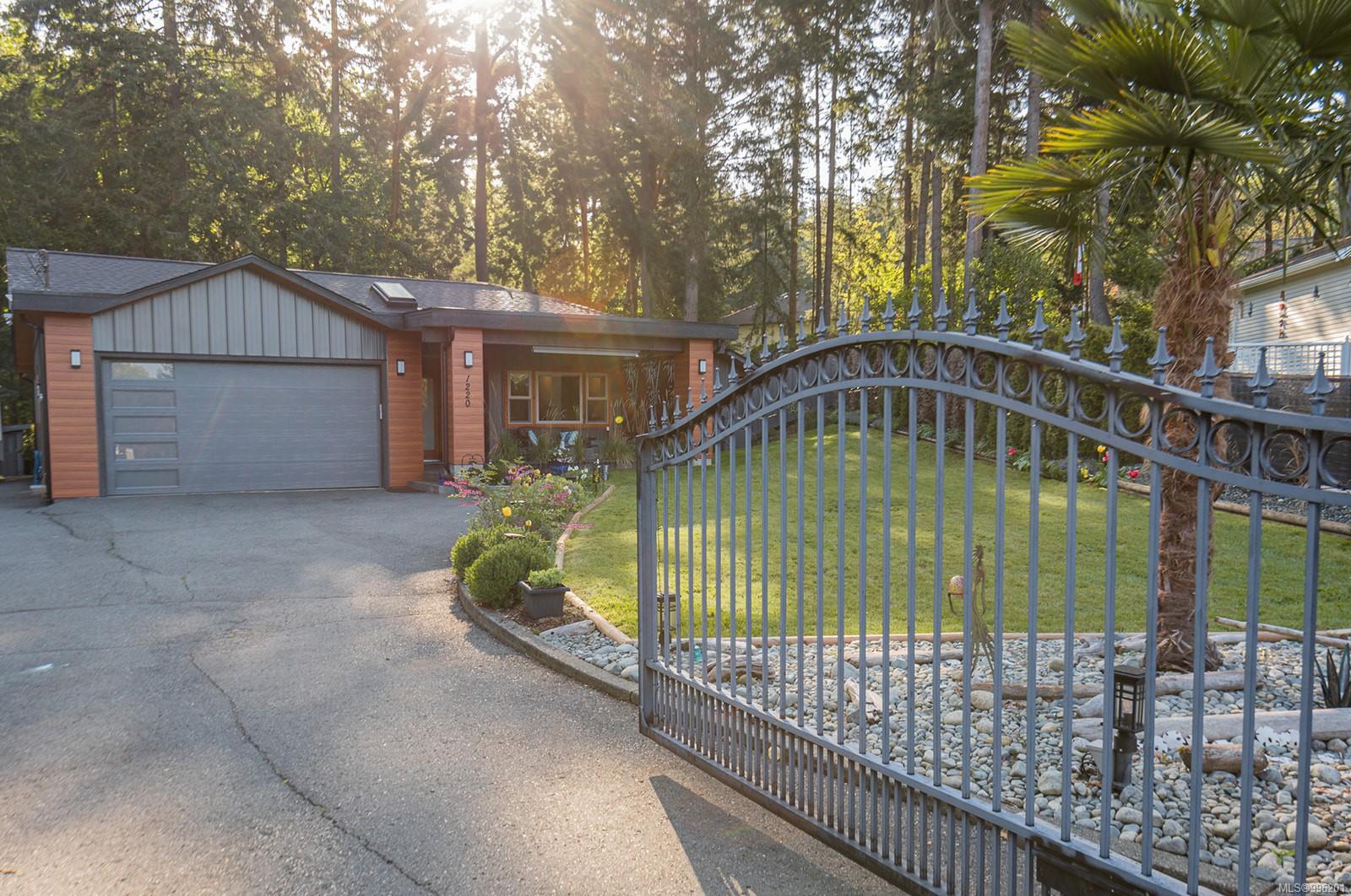 $1,150,000 - 1220 Margaret Pl<br>British Columbia, V9L 5R6