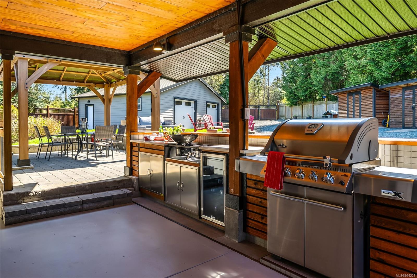 $1,220,000 - 674 Hawthorne Rise<br>British Columbia, V9P 2A1