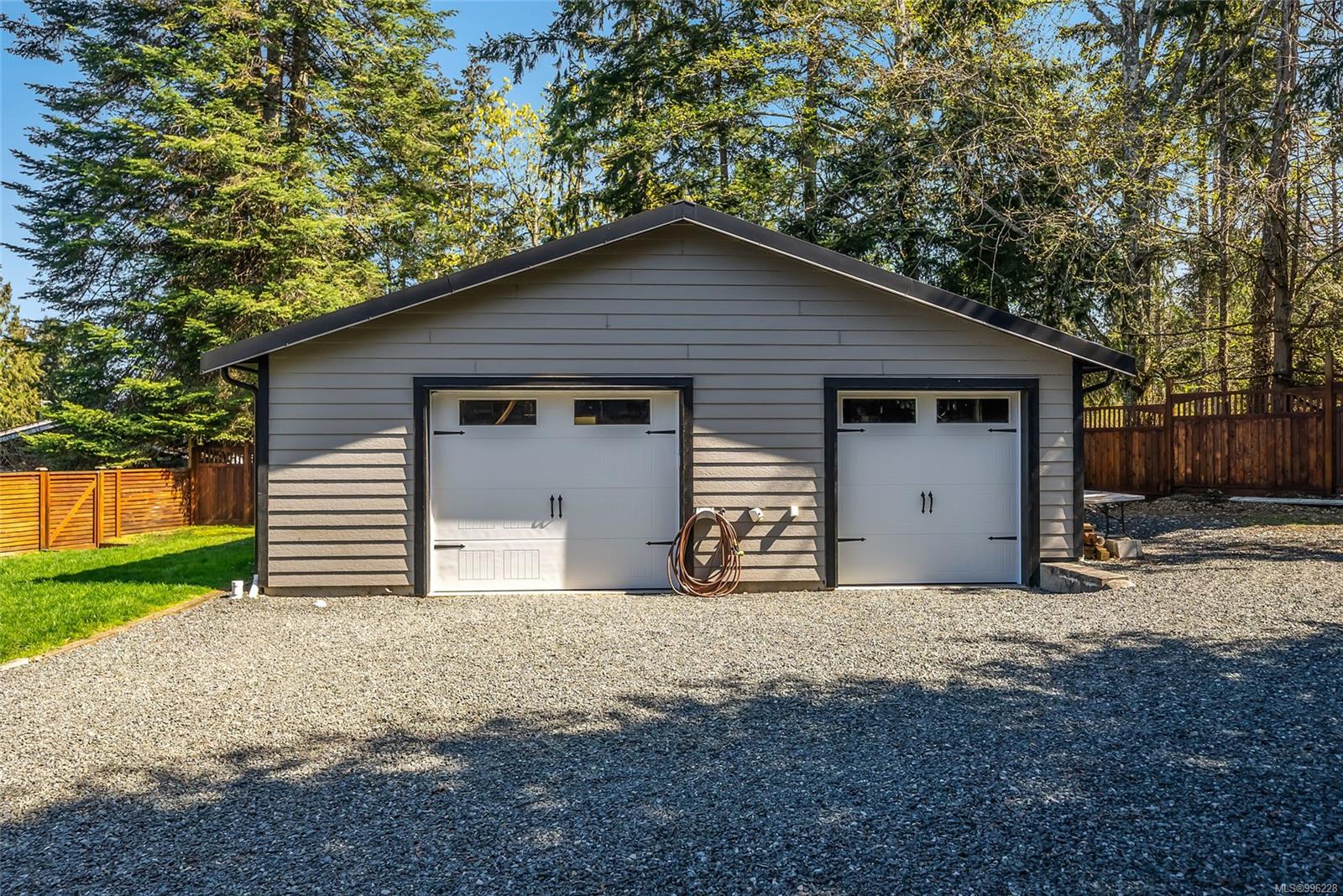 $1,220,000 - 674 Hawthorne Rise<br>British Columbia, V9P 2A1