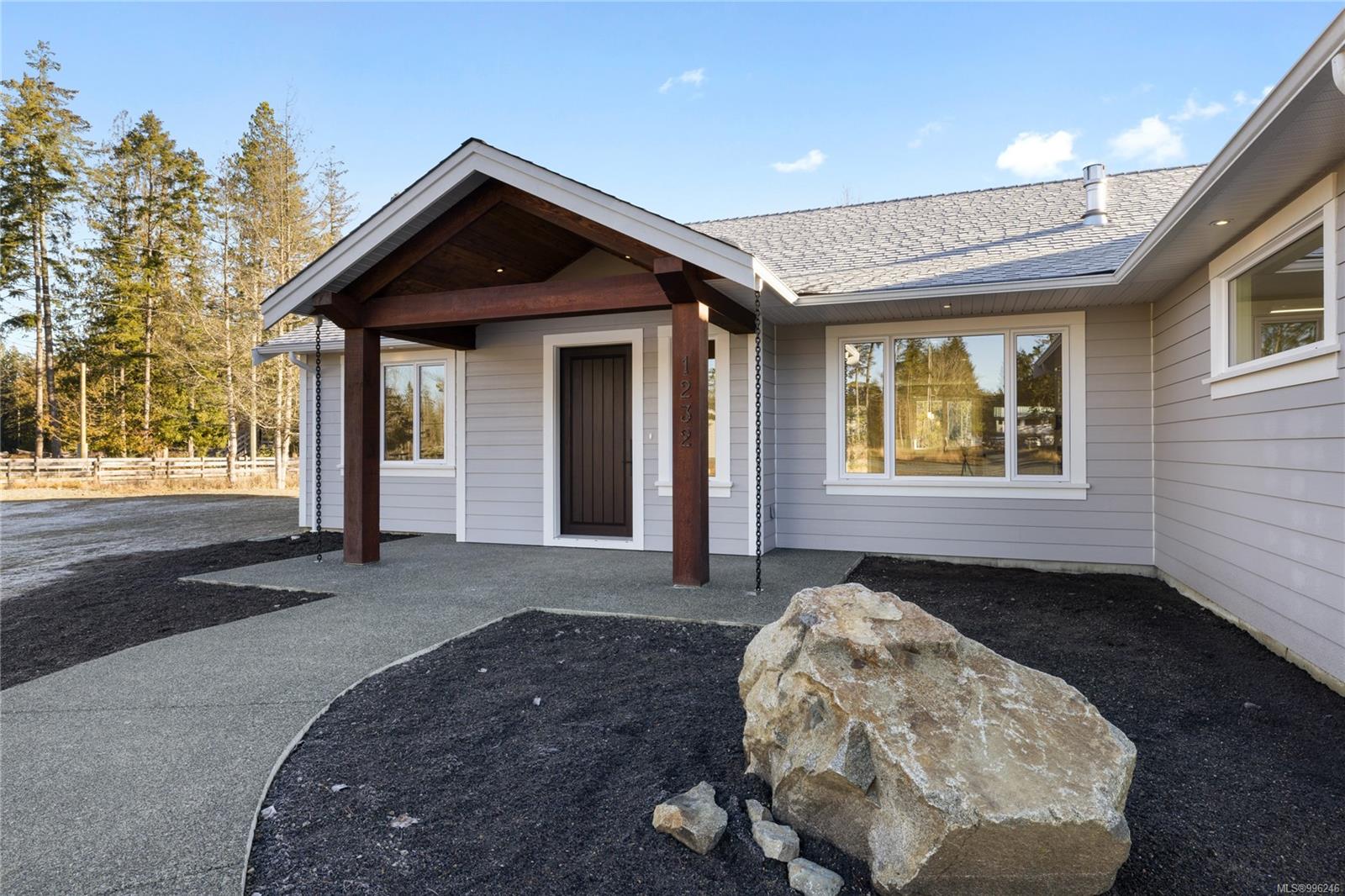 $1,799,000 - 1230 / 1232 Station Rd<br>British Columbia, V0R 1M0