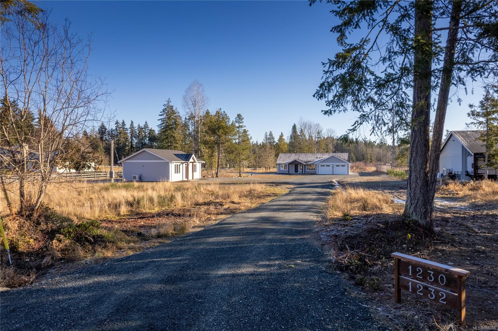 $1,799,000 - 1230 / 1232 Station Rd<br>British Columbia, V0R 1M0