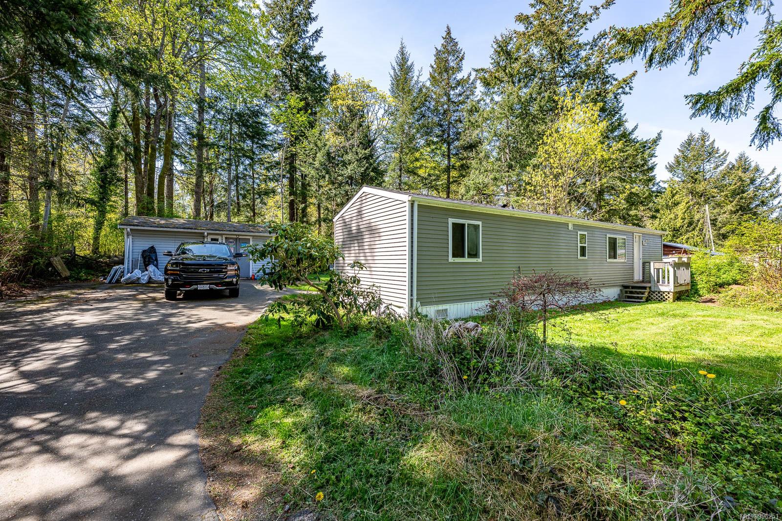 $565,000 - 5895 Bates Rd<br>British Columbia, V9J 1W6
