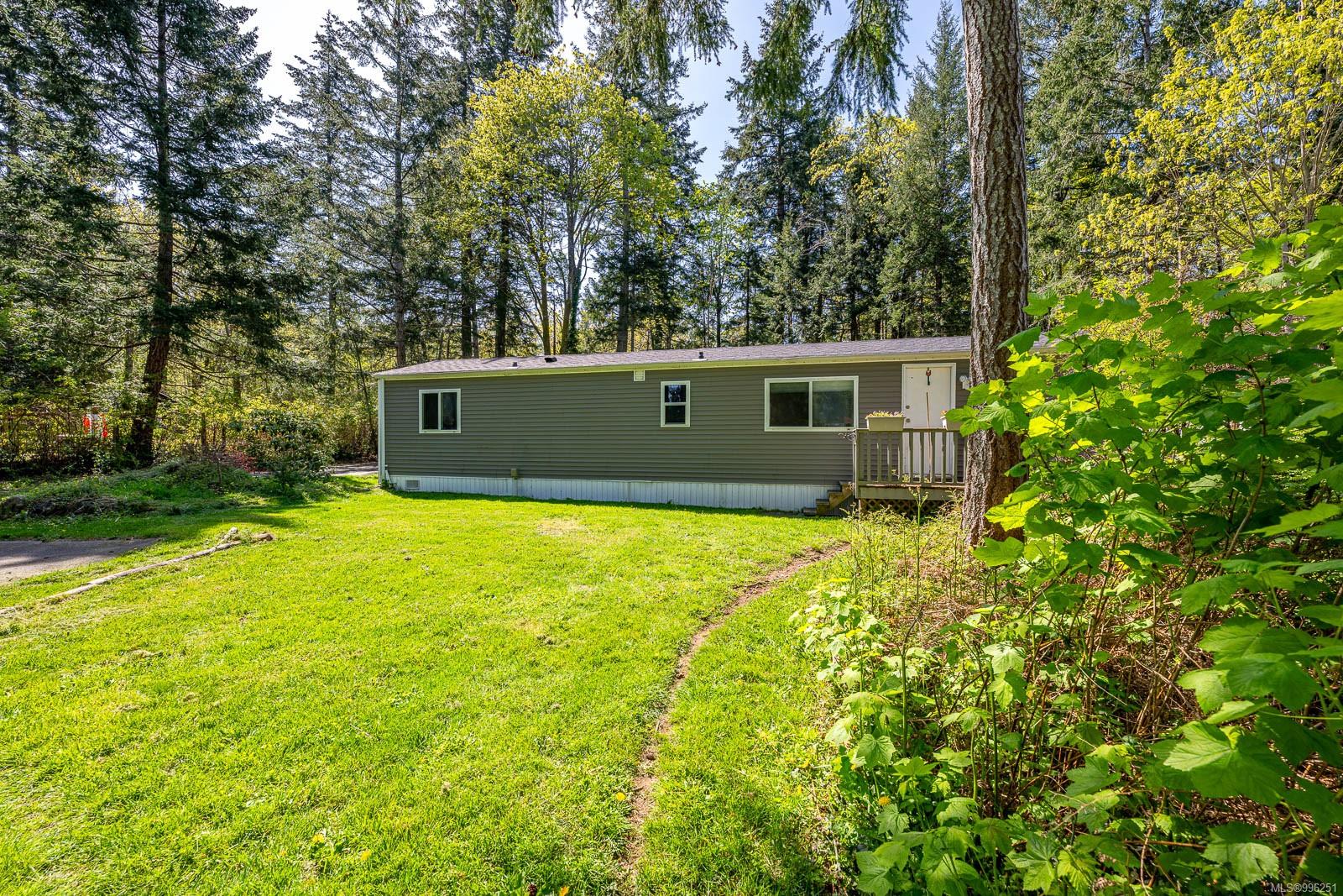 $565,000 - 5895 Bates Rd<br>British Columbia, V9J 1W6
