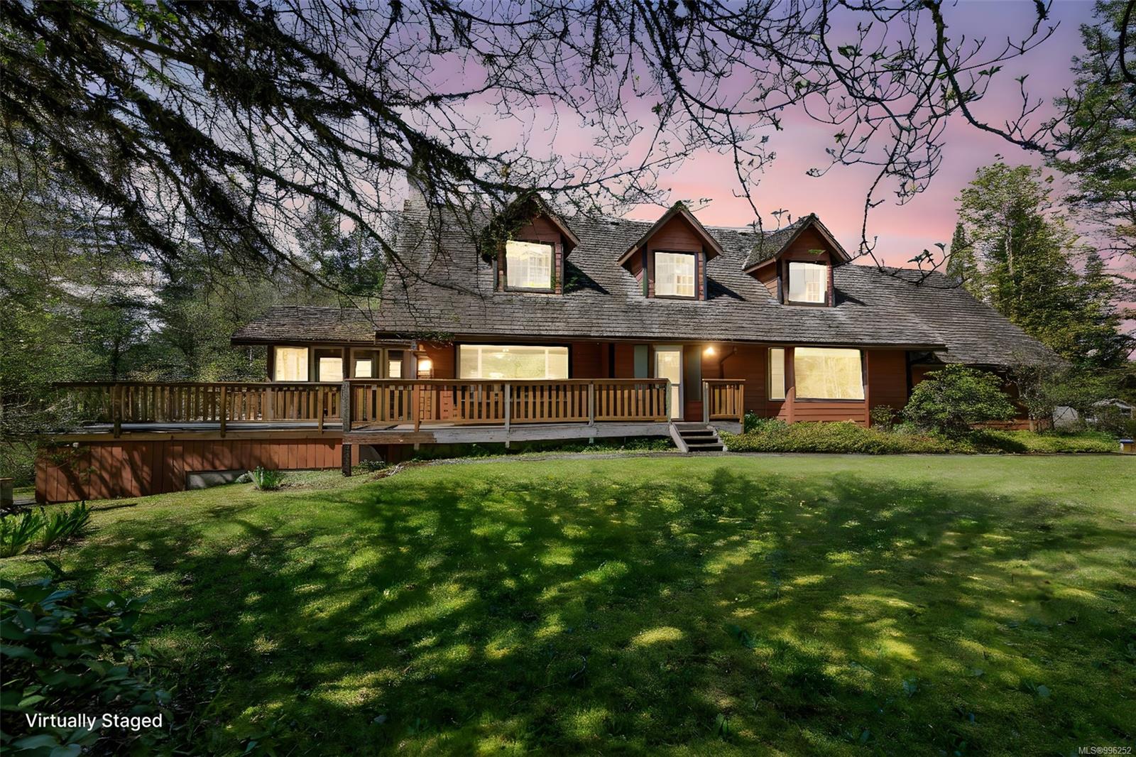 $1,050,000 - 5428 Lanchaster Rd<br>British Columbia, V9L 6G2