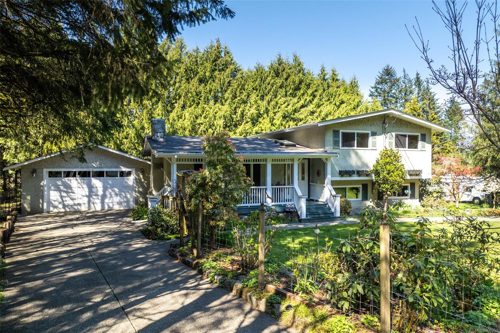 $1,185,000 - 1115 Cheeke Rd<br>British Columbia, V0R 1L4