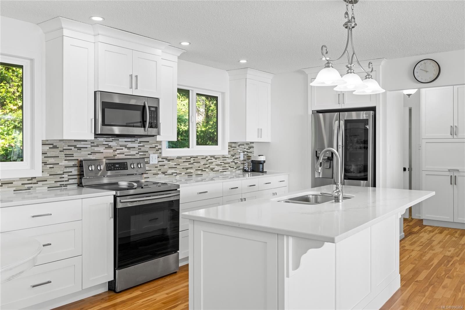 $1,995,000 - 6655 Island Hwy<br>British Columbia, V0R 1G0