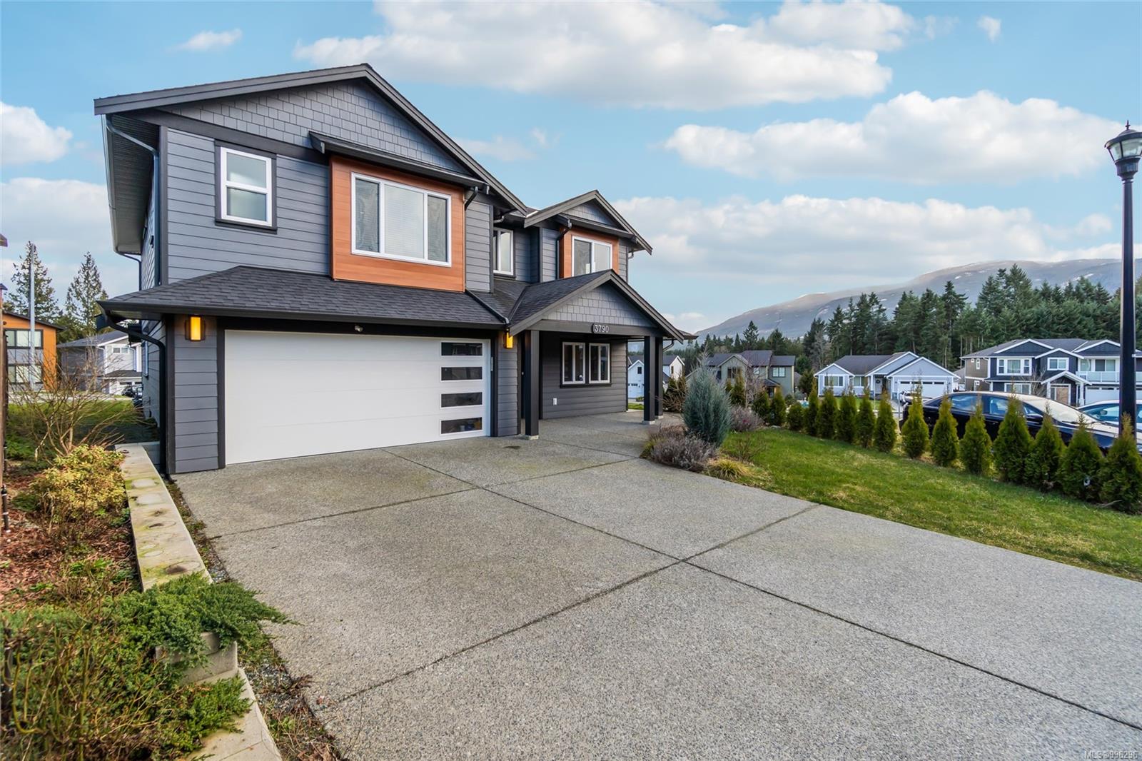 $1,100,000 - 3790 Marjorie Way<br>British Columbia, V9T 0K3