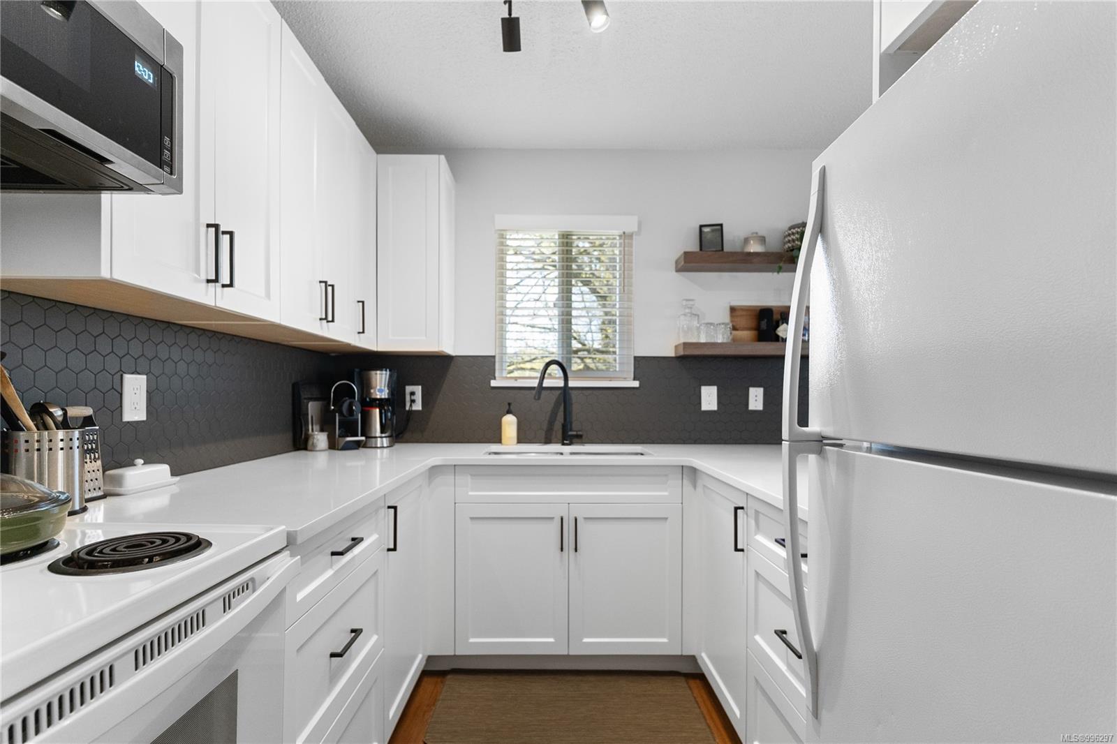 $399,900 - 211 Buttertubs Pl<br>British Columbia, V9R 3X8