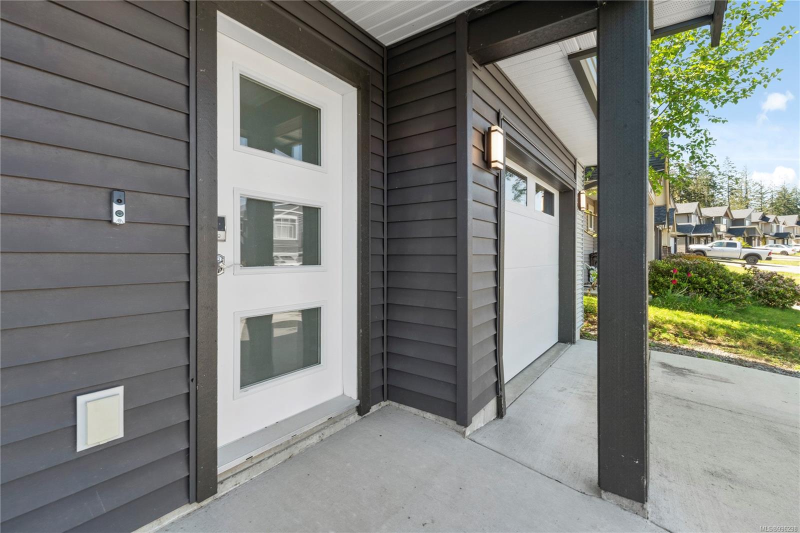 $759,900 - 541 Marisa St<br>British Columbia, V9R 0H5