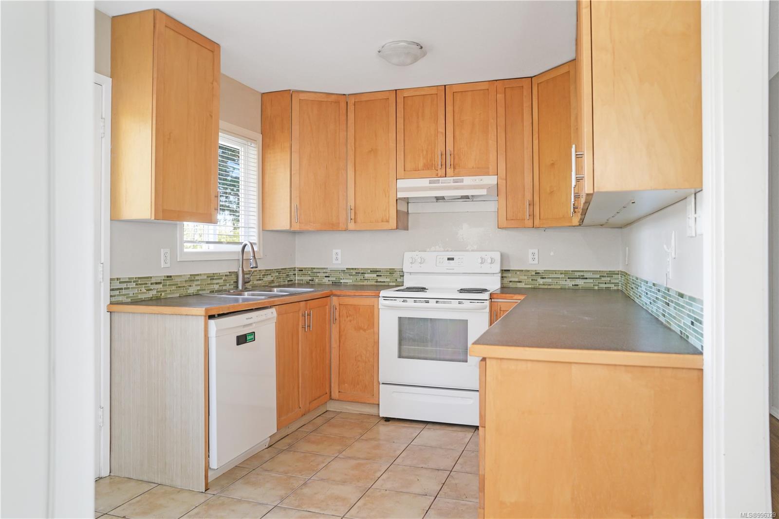 $719,000 - 2168 McKenzie Ave<br>British Columbia, V9M 1M7