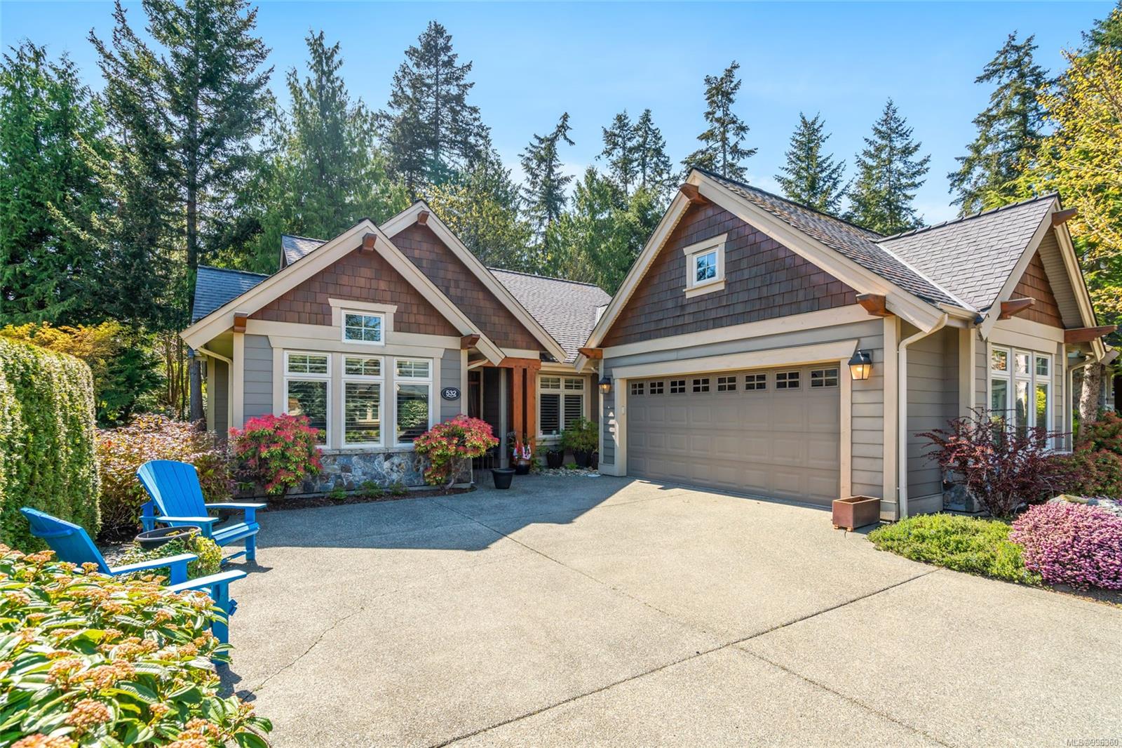 $1,200,000 - 532 Eaglewood Crt<br>British Columbia, V8W 2C4