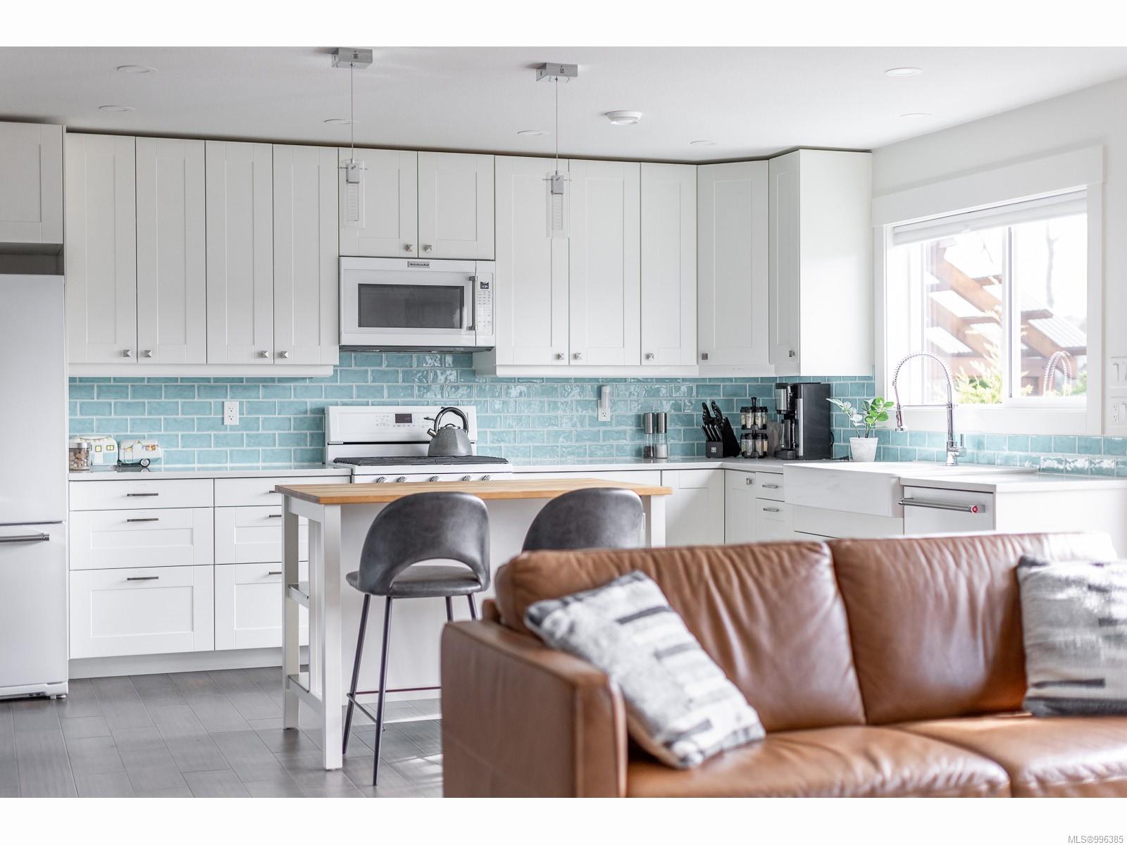 $847,900 - 821 STANHOPE Rd<br>British Columbia, V9P 0C7