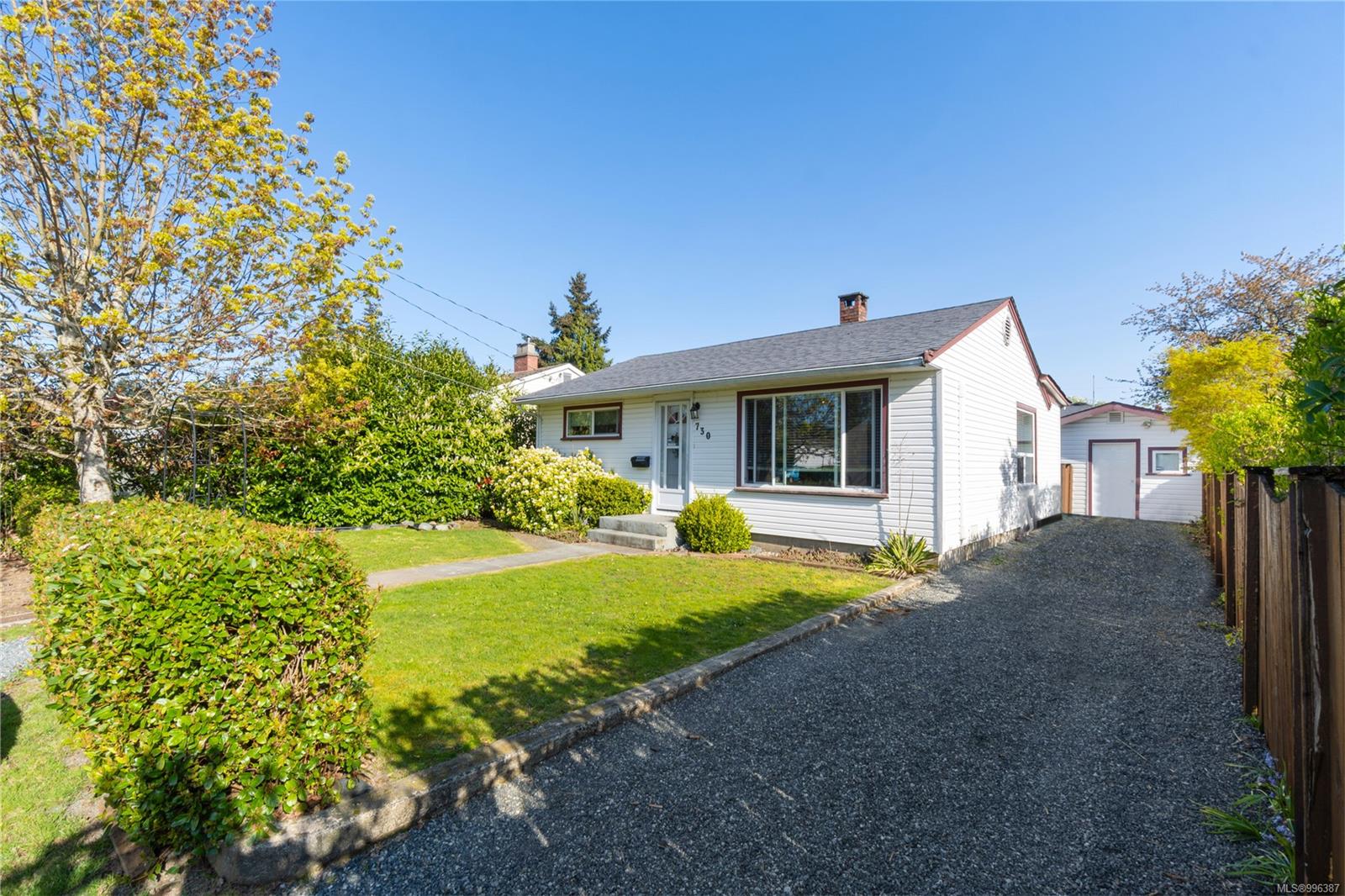 $499,900 - 730 Eberts St<br>British Columbia, V9S 1P5