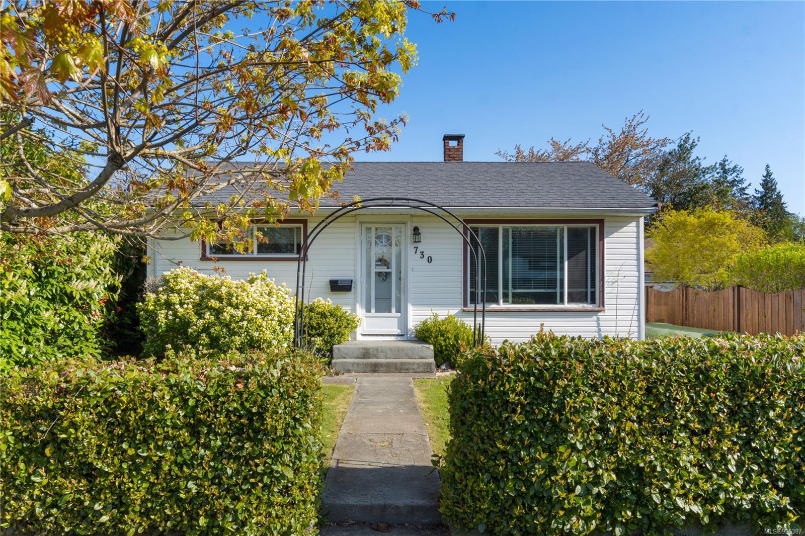 $499,900 - 730 Eberts St<br>British Columbia, V9S 1P5