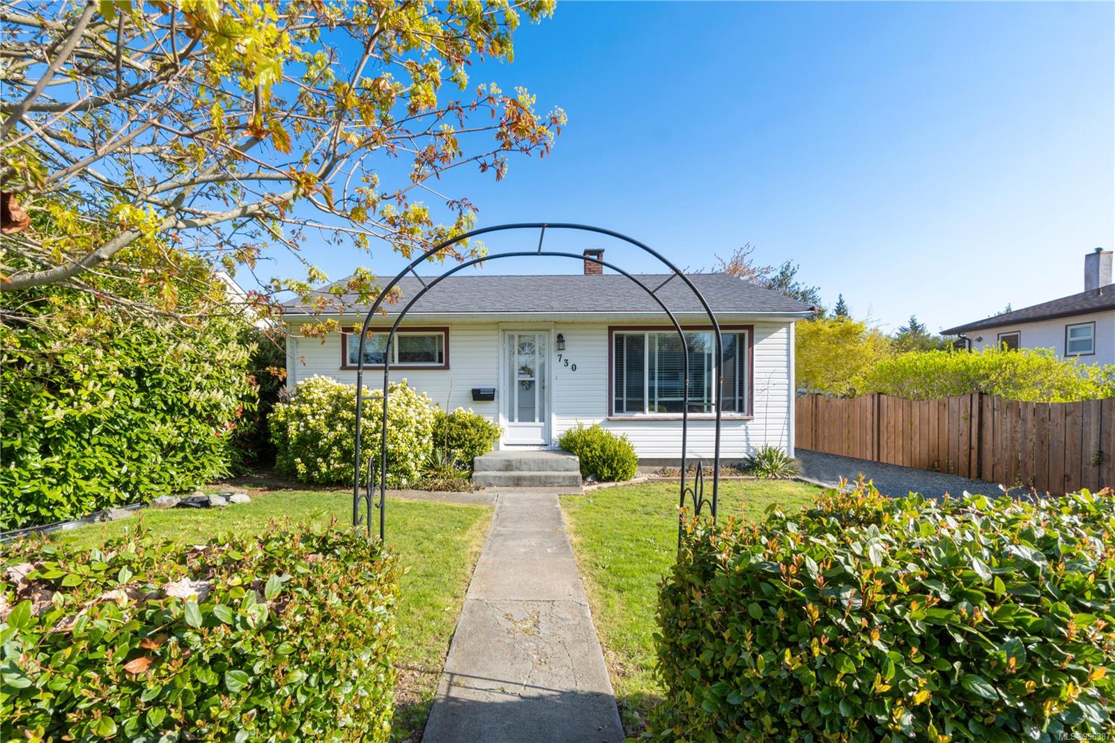 $499,900 - 730 Eberts St<br>British Columbia, V9S 1P5