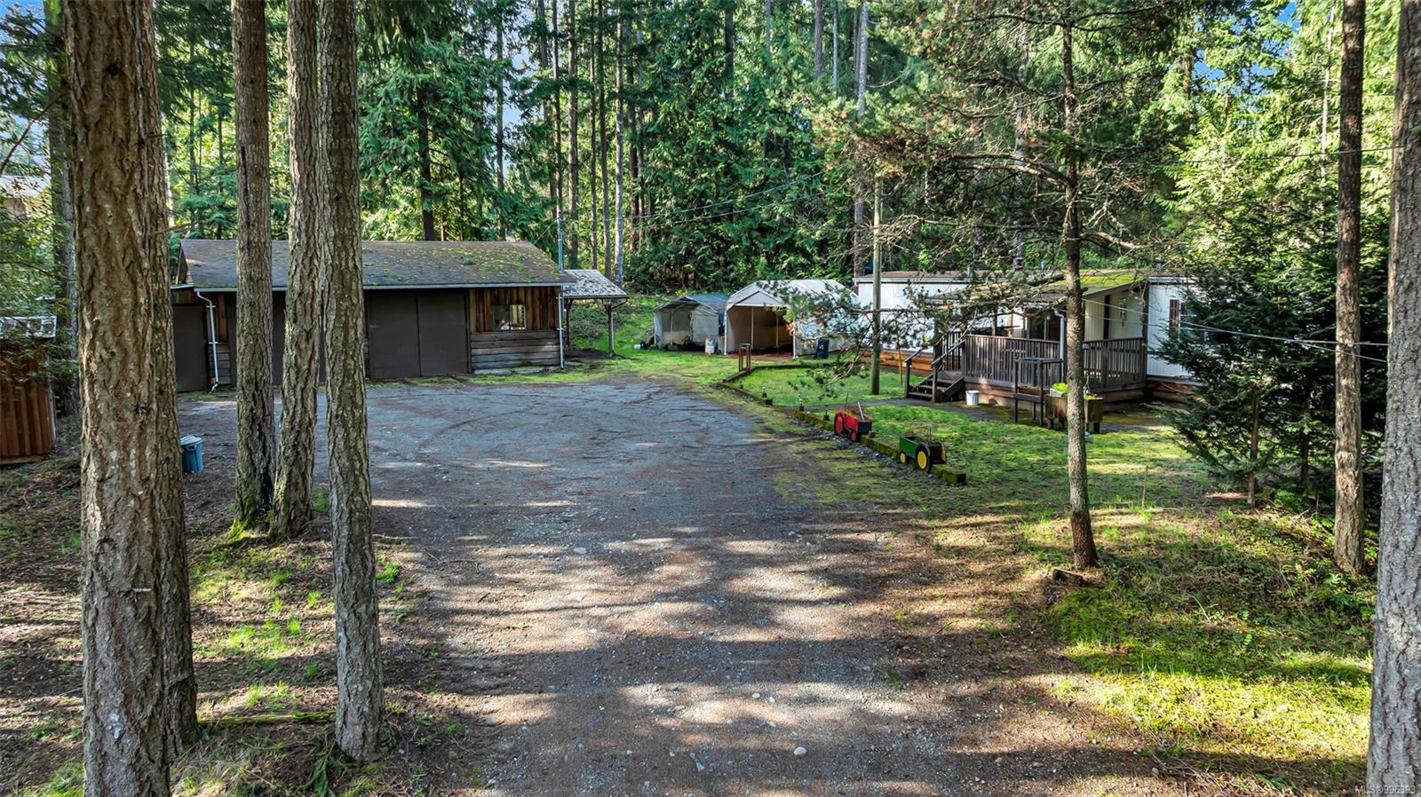 $629,000 - 1066 Braithwaite Dr<br>British Columbia, V8H 0E2