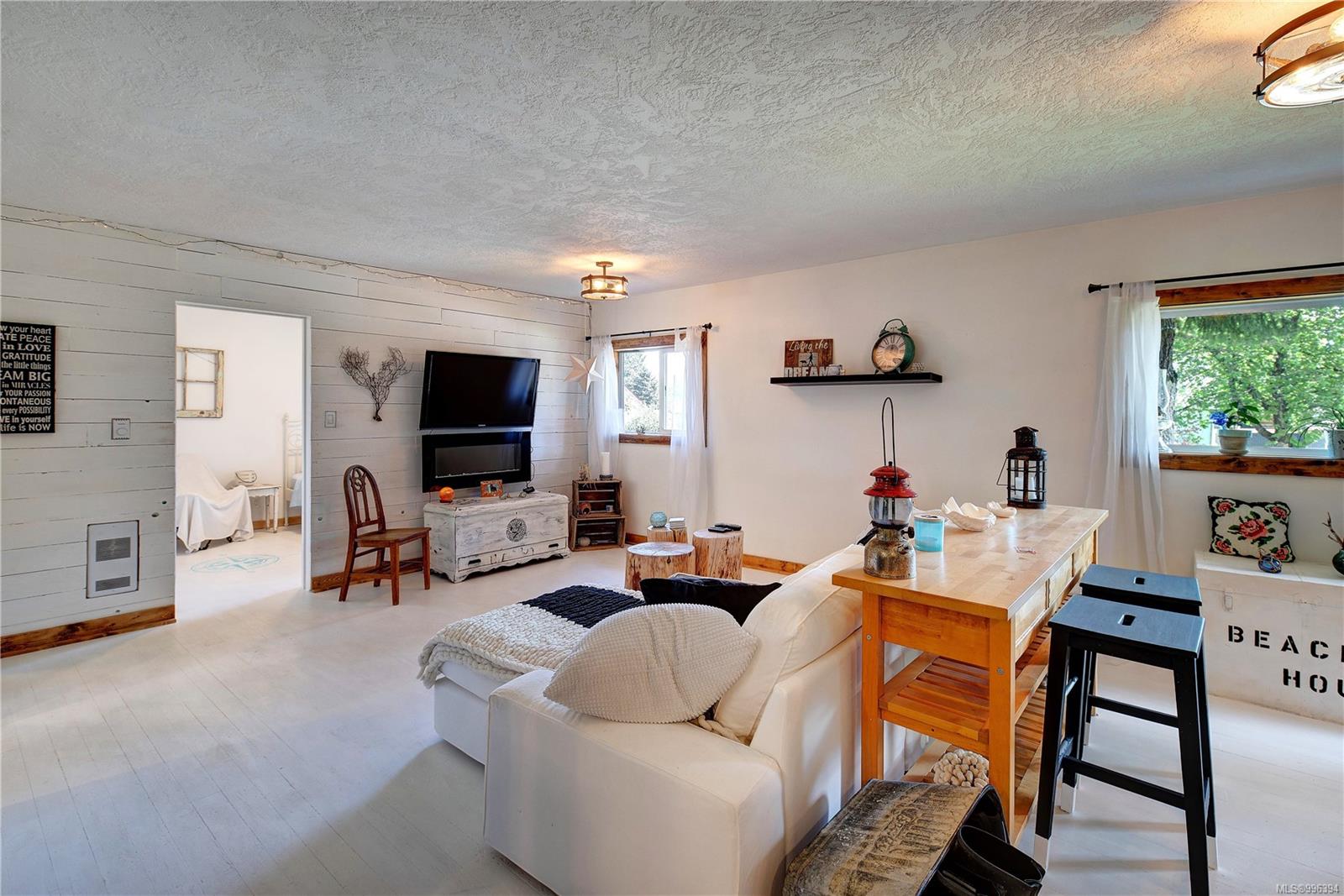 $599,900 - 6816 First St<br>British Columbia, V0R 1Y0