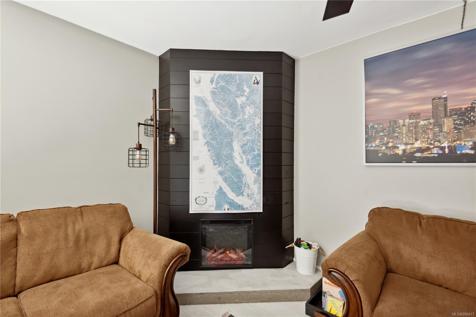$349,000 - 1040 Trunk Rd<br>British Columbia, V9L 2S5
