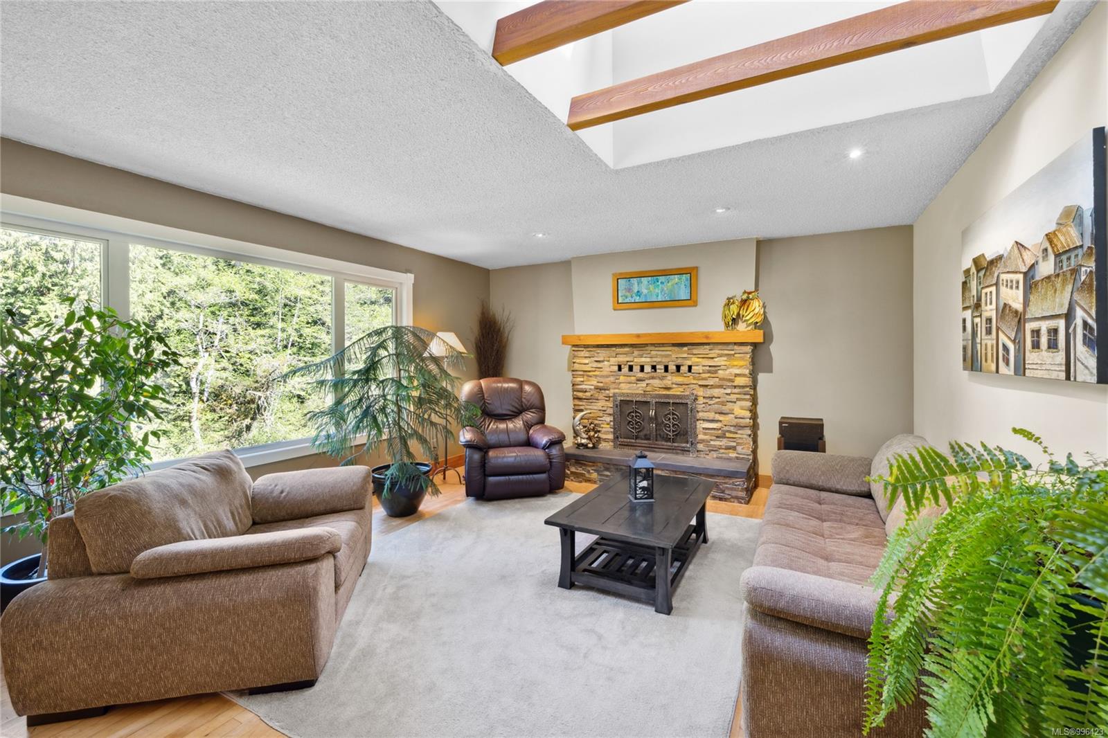 $1,225,000 - 658 Martindale Rd<br>British Columbia, V9P 1R8