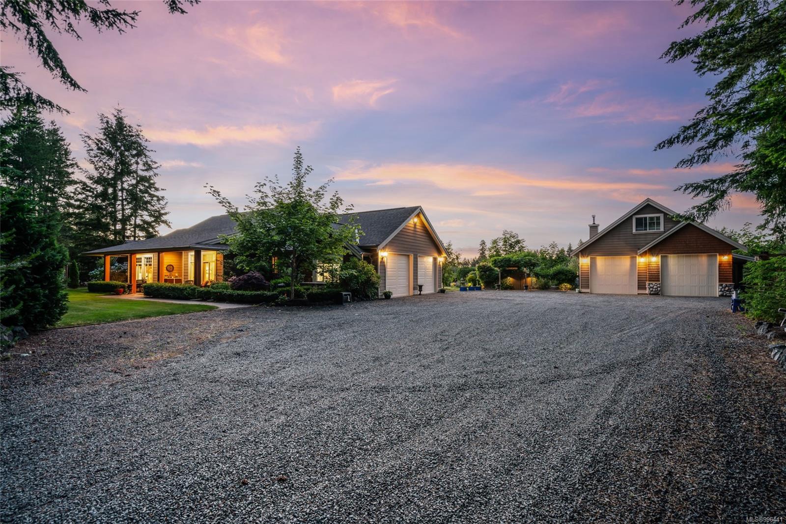 $2,000,000 - 905 Rivers Edge Dr<br>British Columbia, V9P 9L6