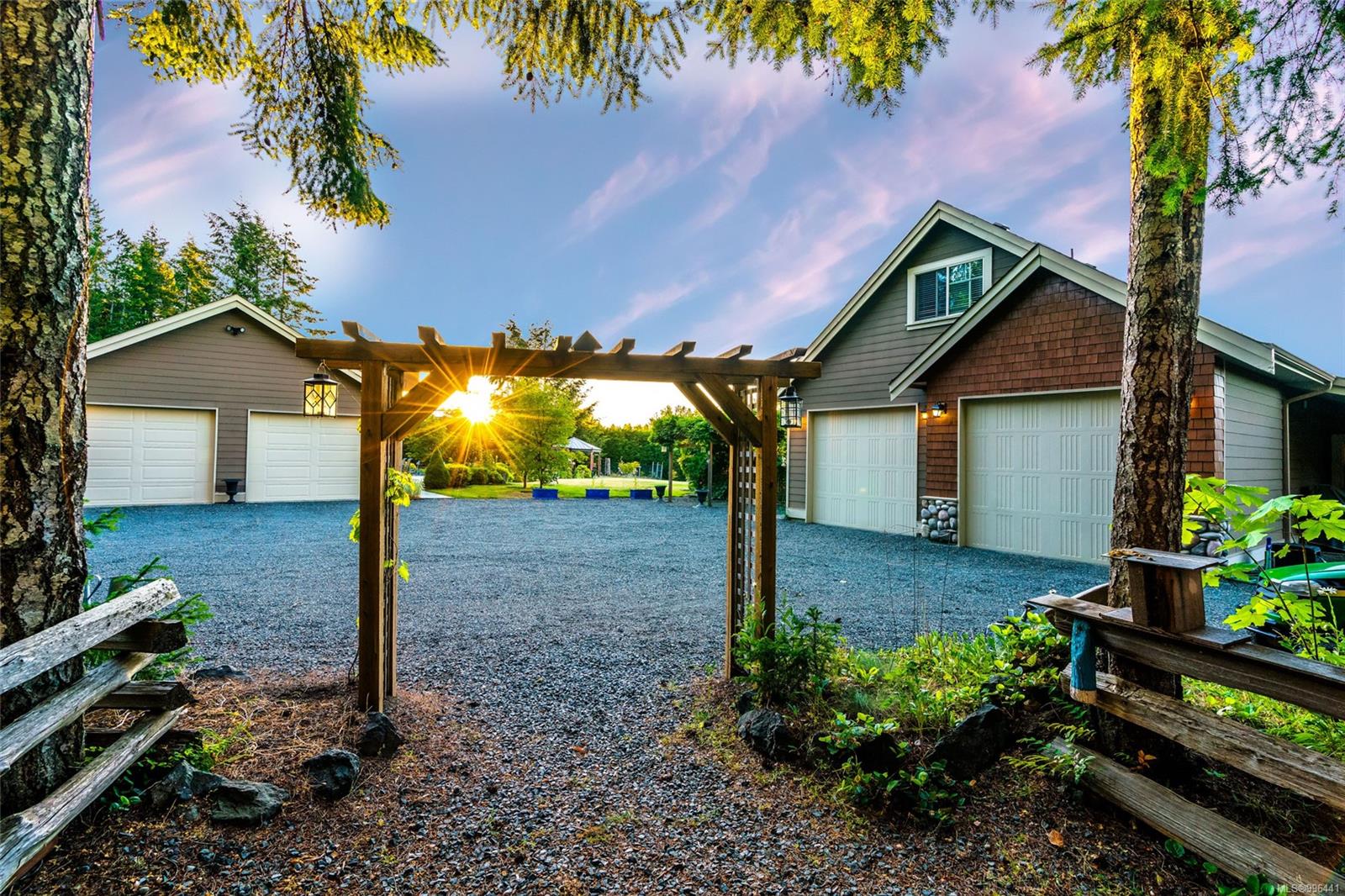 $2,000,000 - 905 Rivers Edge Dr<br>British Columbia, V9P 9L6