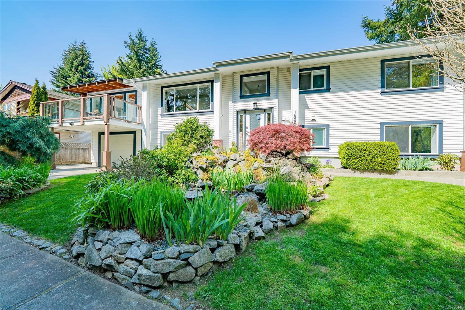 $1,049,900 - 1648 Caspers Way<br>British Columbia, V9S 1K1