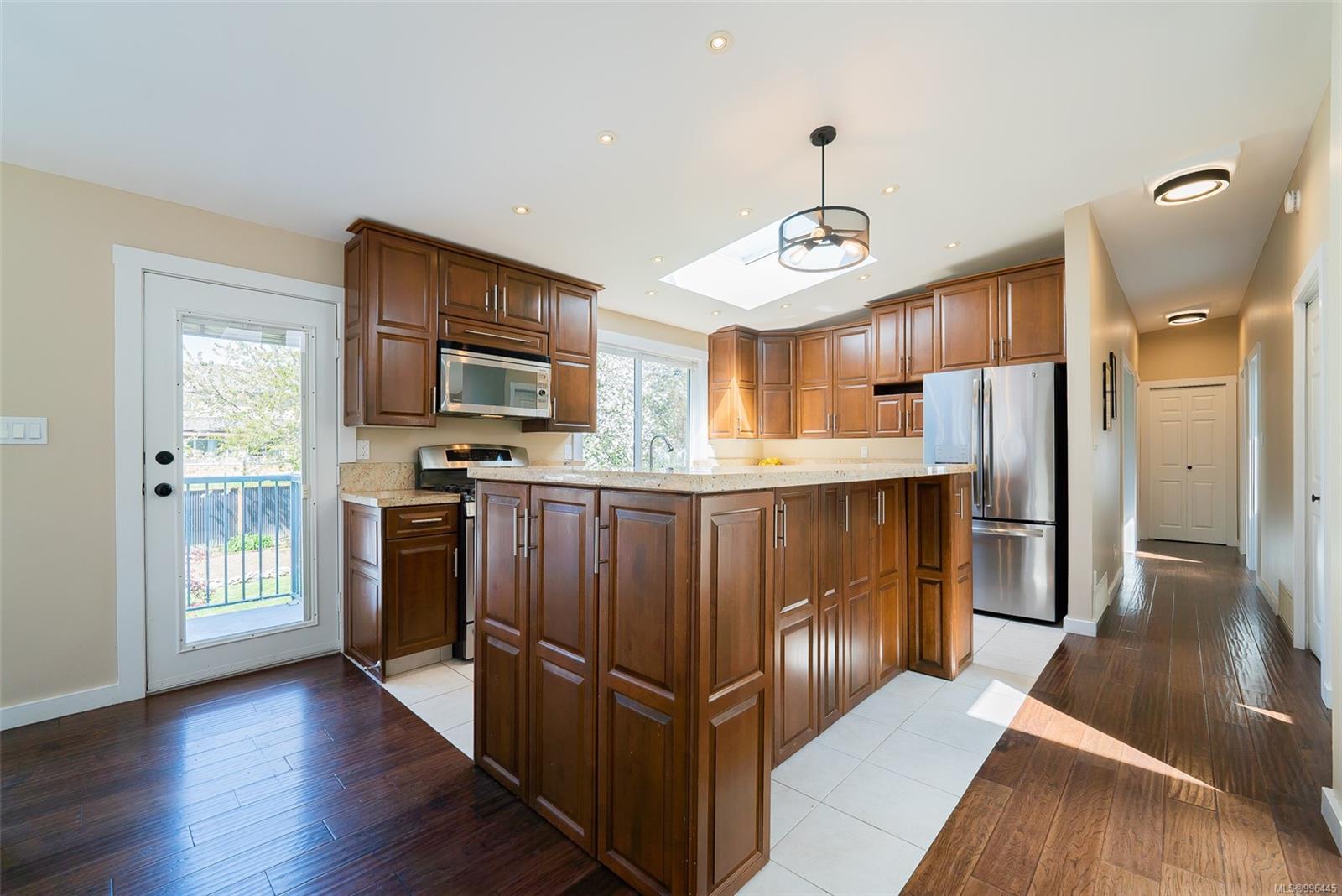$1,049,900 - 1648 Caspers Way<br>British Columbia, V9S 1K1