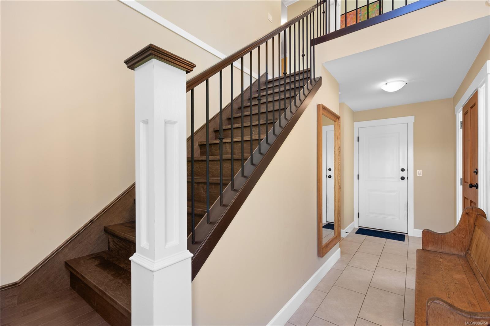 $975,000 - 4960 Hartwig Cres<br>British Columbia, V9V 1T9