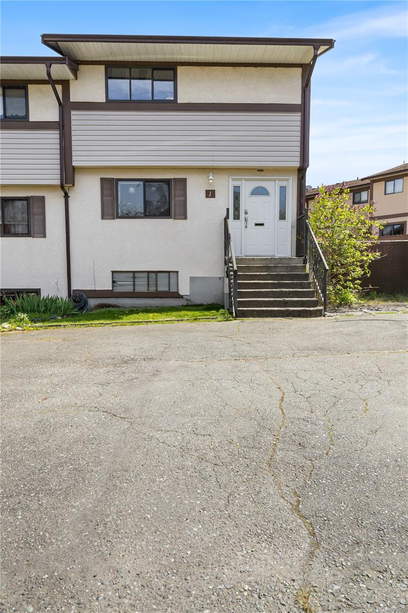 $449,900 - 500 Colwyn St<br>British Columbia, V9W 5J2