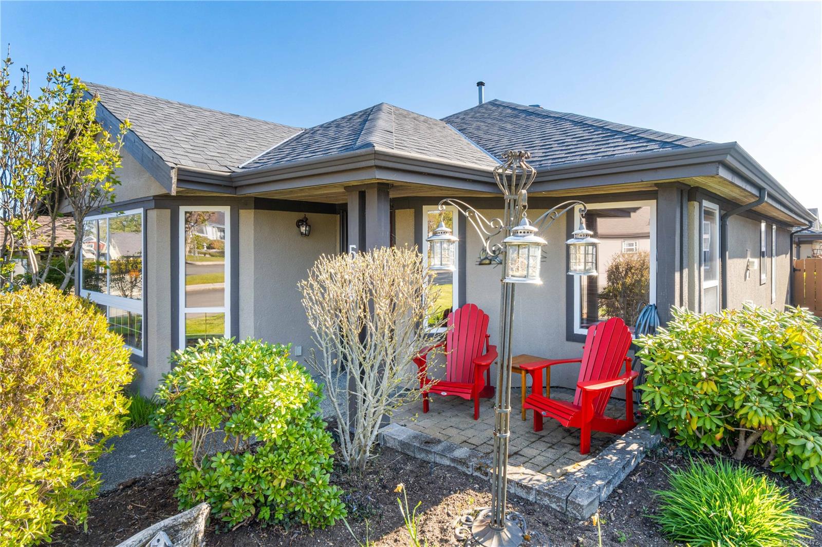 $759,900 - 586 Hampstead St<br>British Columbia, V9P 2T7