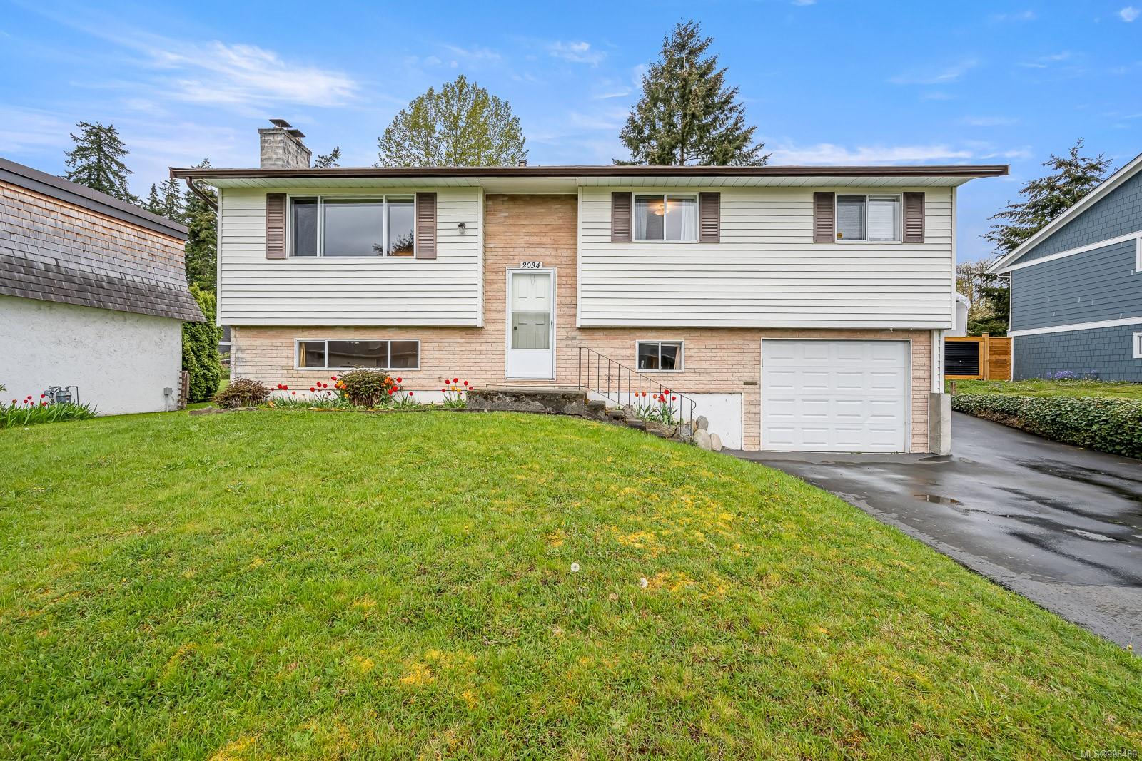 $729,900 - 2034 Cedar Cres<br>British Columbia, V9N 3B6