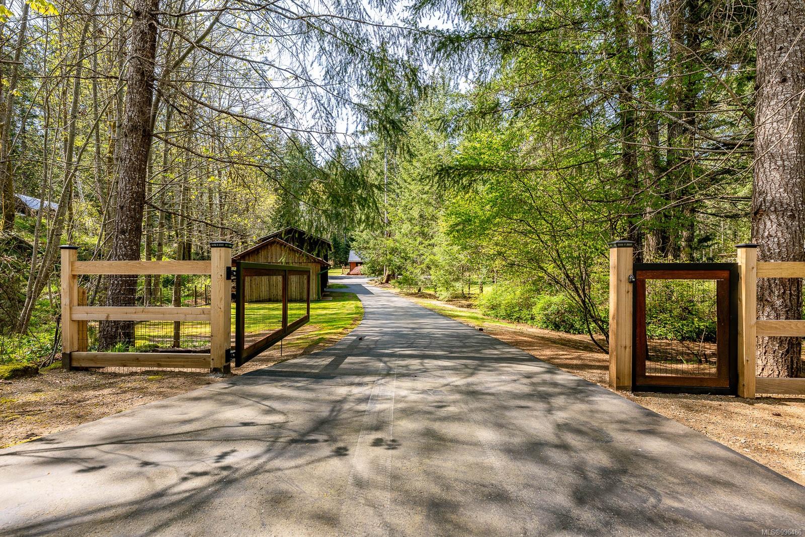 $995,000 - 3689 James Cres<br>British Columbia, V9J 1E9