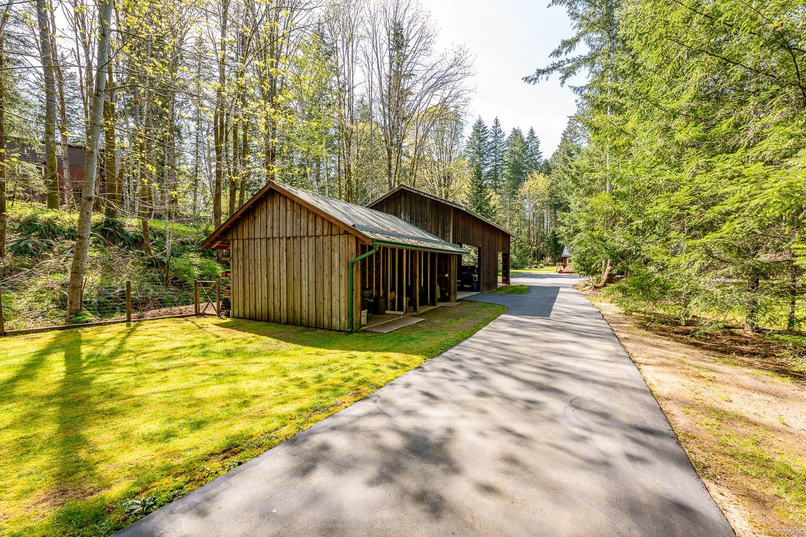 $995,000 - 3689 James Cres<br>British Columbia, V9J 1E9