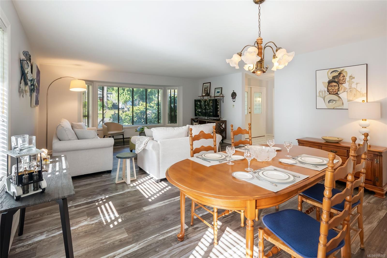 $1,190,000 - 928 Ballenas Rd<br>British Columbia, V9P 1T1