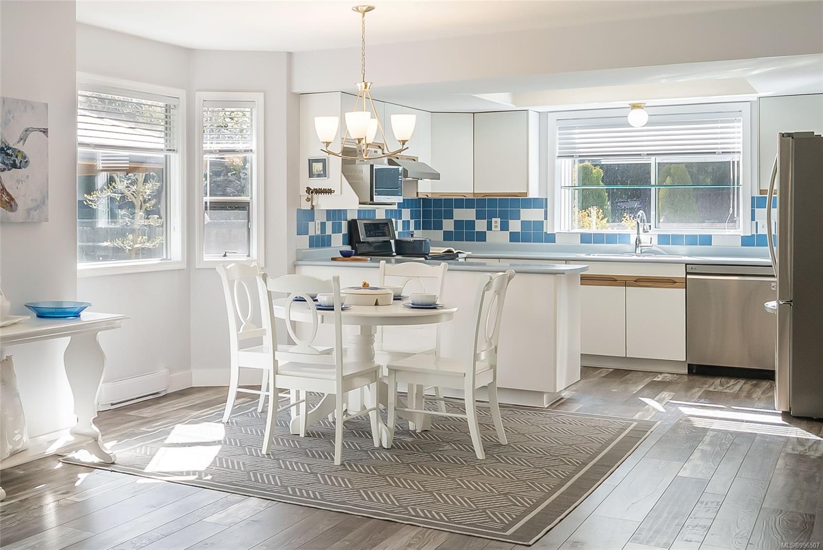 $1,190,000 - 928 Ballenas Rd<br>British Columbia, V9P 1T1
